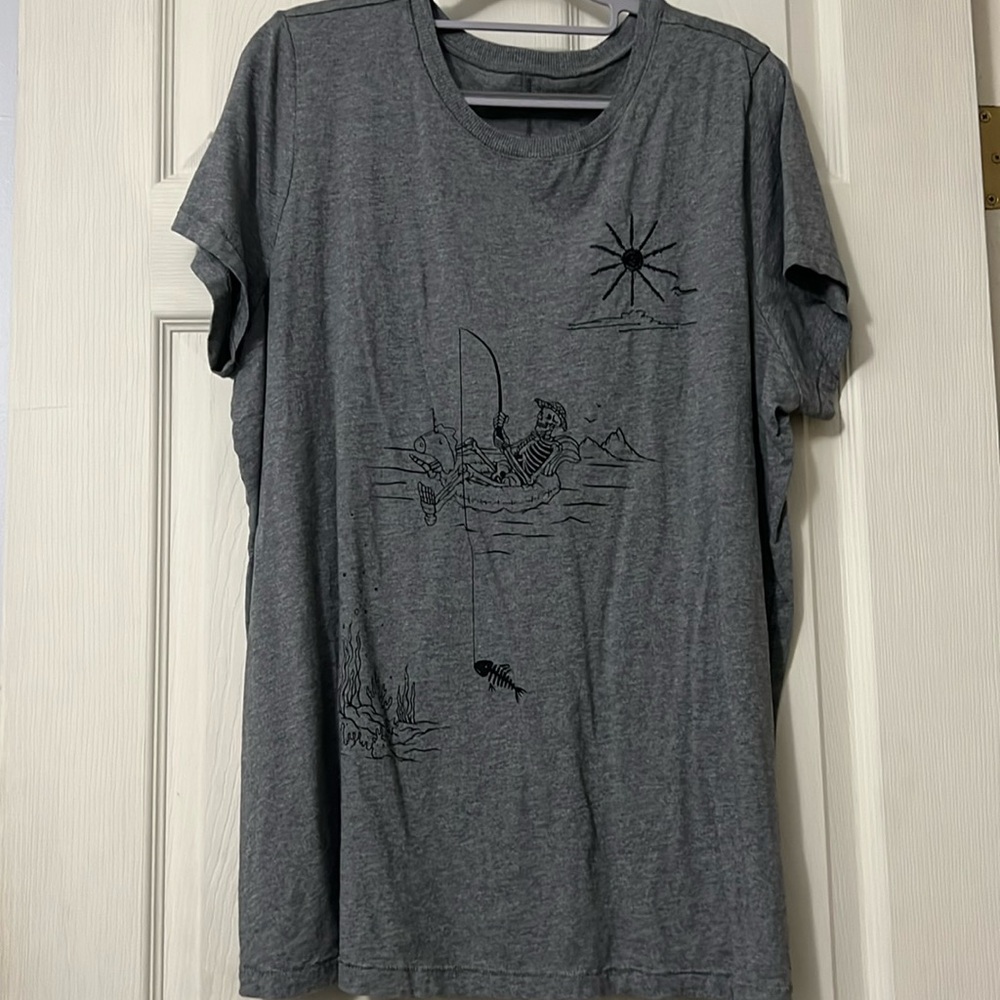 torrid Gray Short Sleeve Graphic Tee with Fishing Skeleton Print